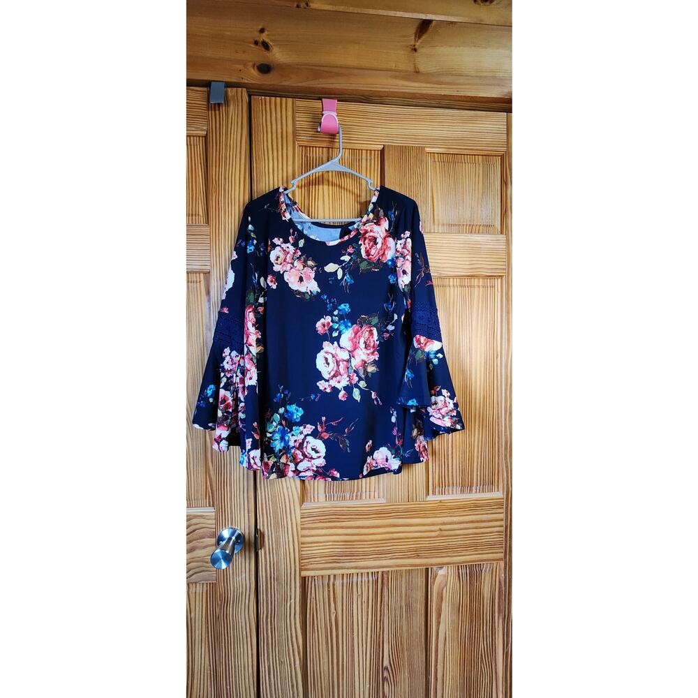 Stem & Vine Floral Blouse Women’s 2X Navy Pink Bell Sleeve Crochet Detail